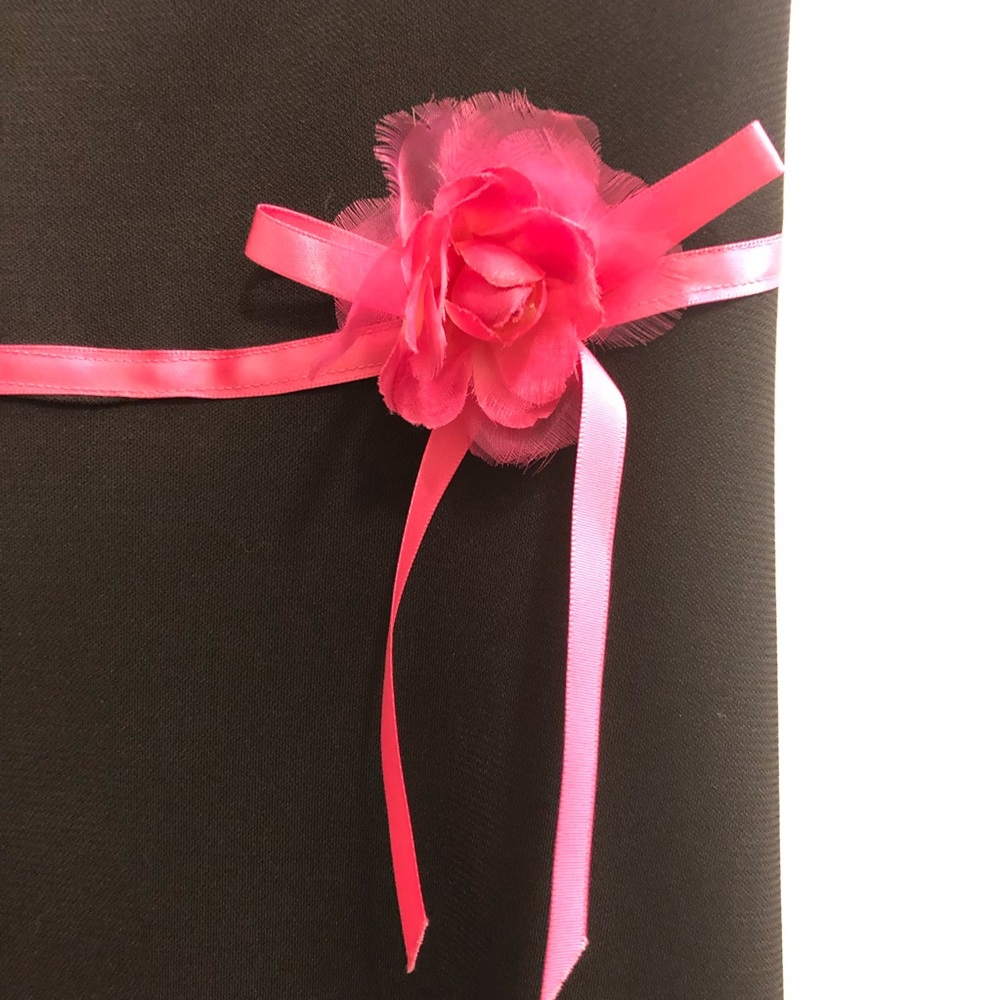 💋Cute Little Black Dress with Pink Flower Detail - Picture 4 of 8